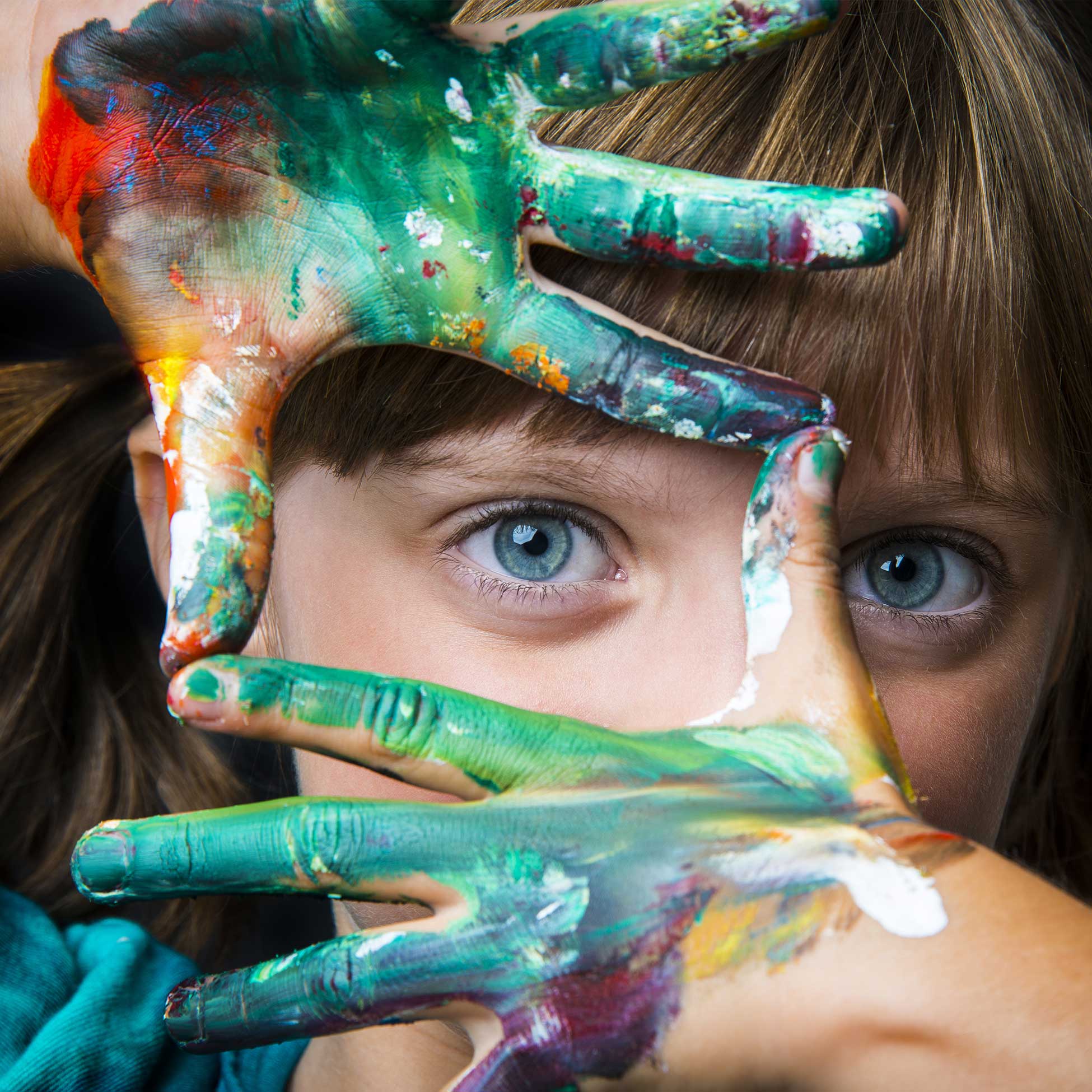 girl-with-painted-hands-framing